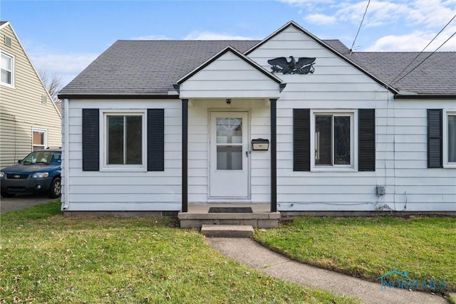 bungalow featuring a front yard