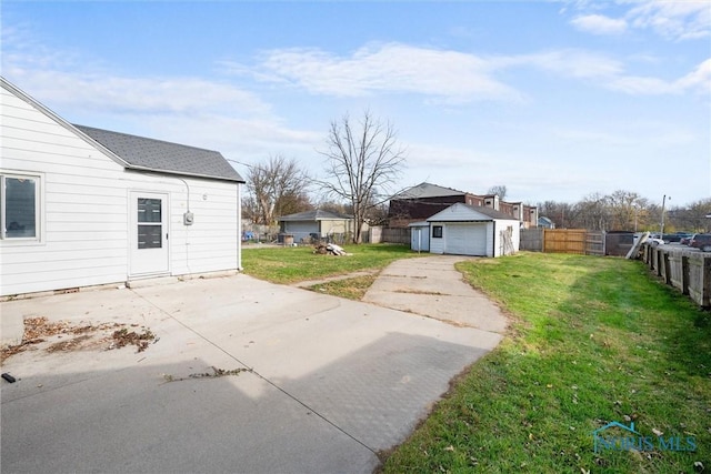 view of yard featuring an outbuilding and a garage