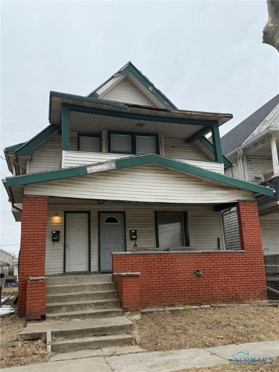 bungalow-style house with covered porch