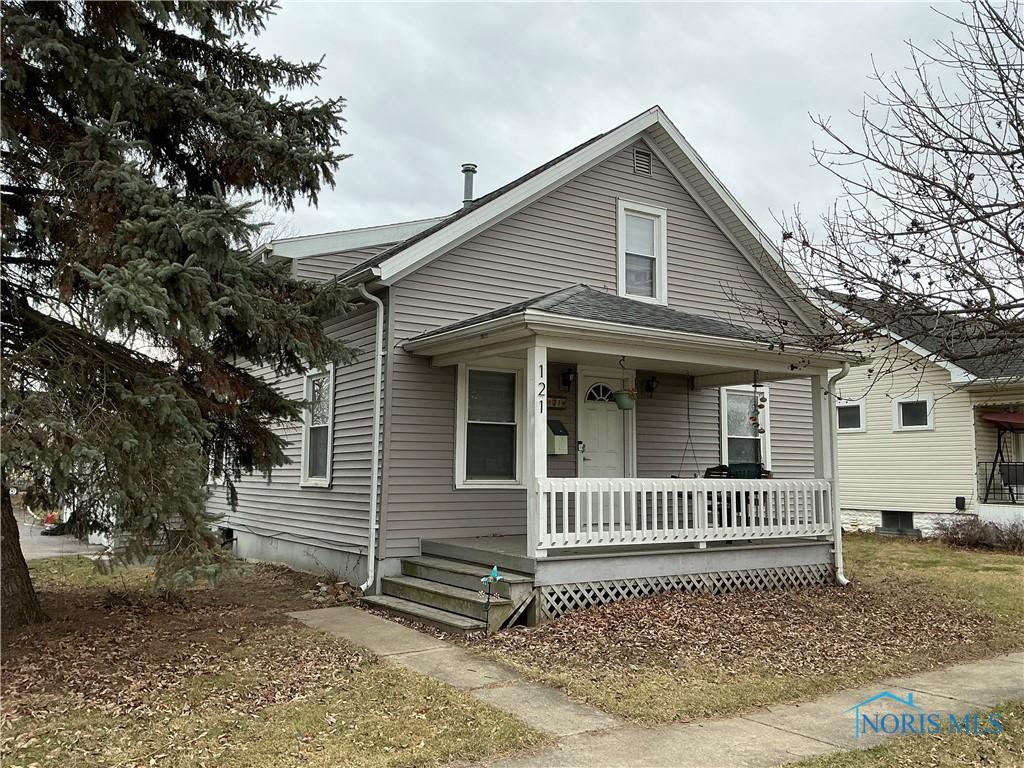 bungalow-style house featuring covered porch