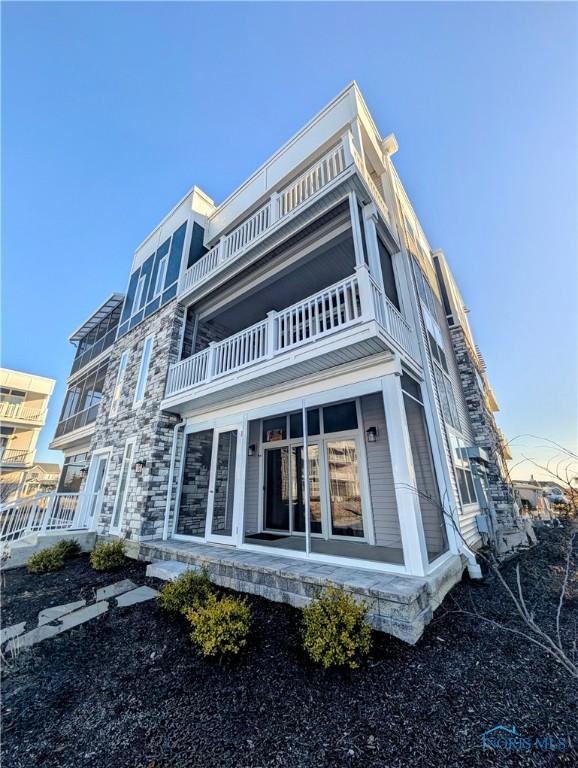 exterior space featuring a balcony