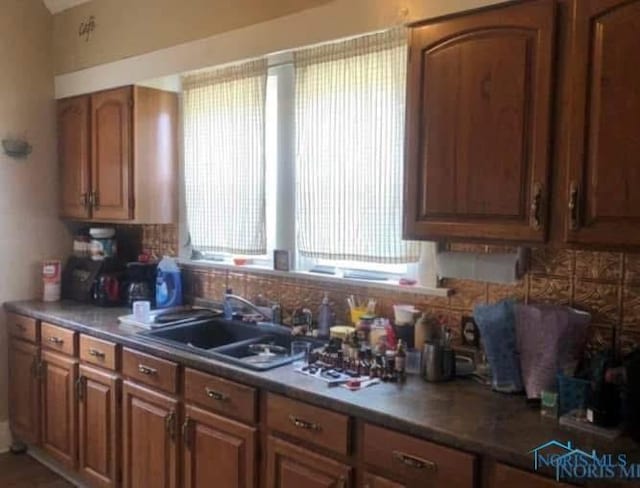 kitchen with sink and decorative backsplash