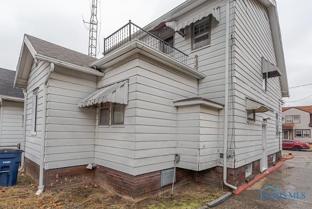 view of side of property featuring a balcony