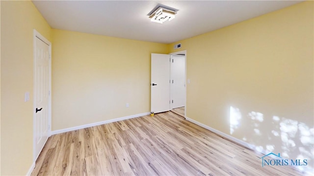 unfurnished room featuring light hardwood / wood-style flooring