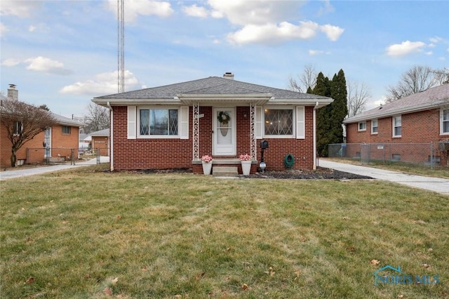 bungalow-style home featuring a front lawn