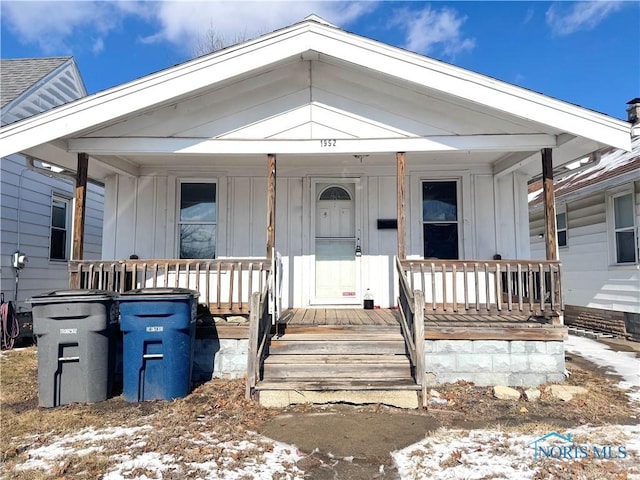 view of front of home featuring a porch