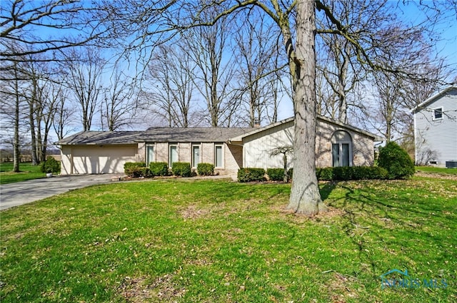 105 Oak Meadows Dr, Bryan, OH 43506 - photo 1