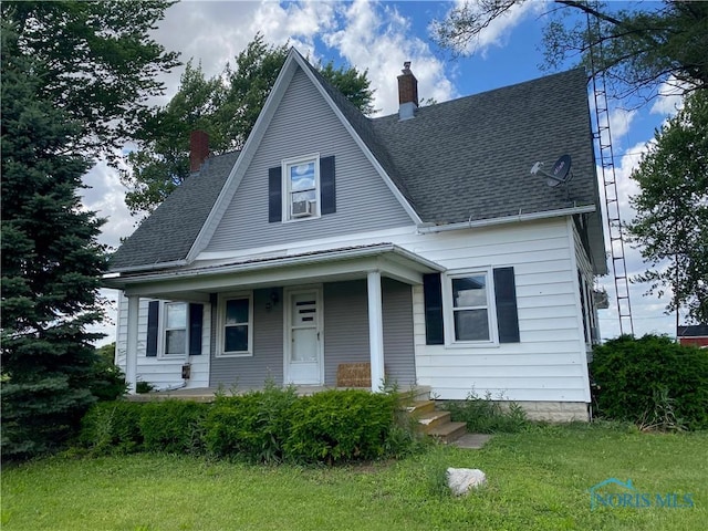 view of front facade featuring covered porch and a front yard