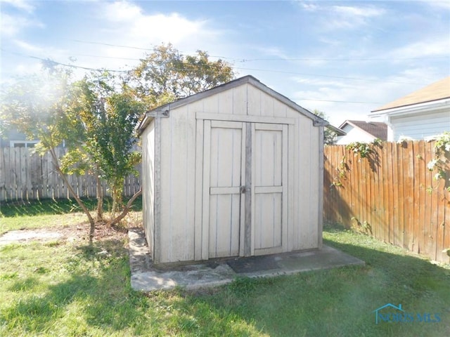 view of outbuilding with a yard