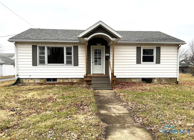 view of front of property featuring a front yard