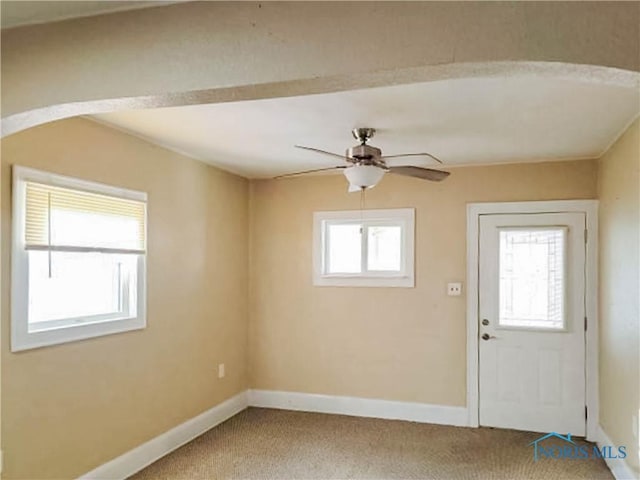 entryway featuring ceiling fan and carpet