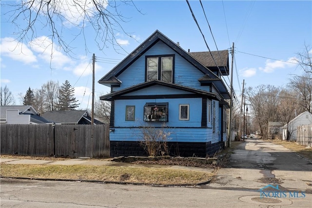 view of front of property