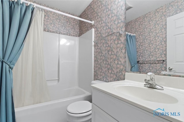 full bathroom featuring shower / tub combo with curtain, vanity, and toilet