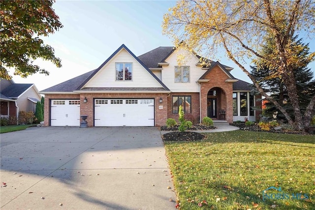 view of front of house featuring a front lawn