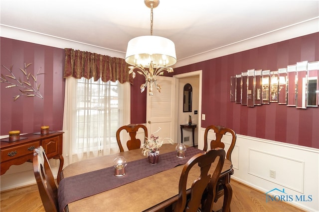 dining area featuring an inviting chandelier and hardwood / wood-style flooring