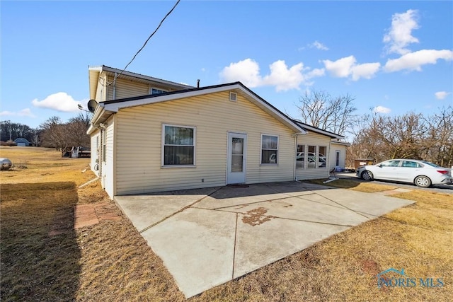 exterior space featuring a front yard