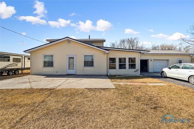 view of front of house with a garage and a front yard