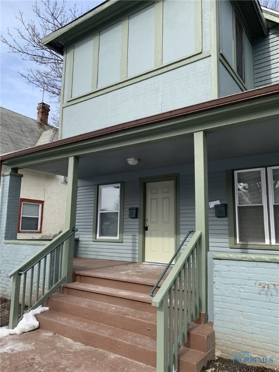 entrance to property featuring a porch