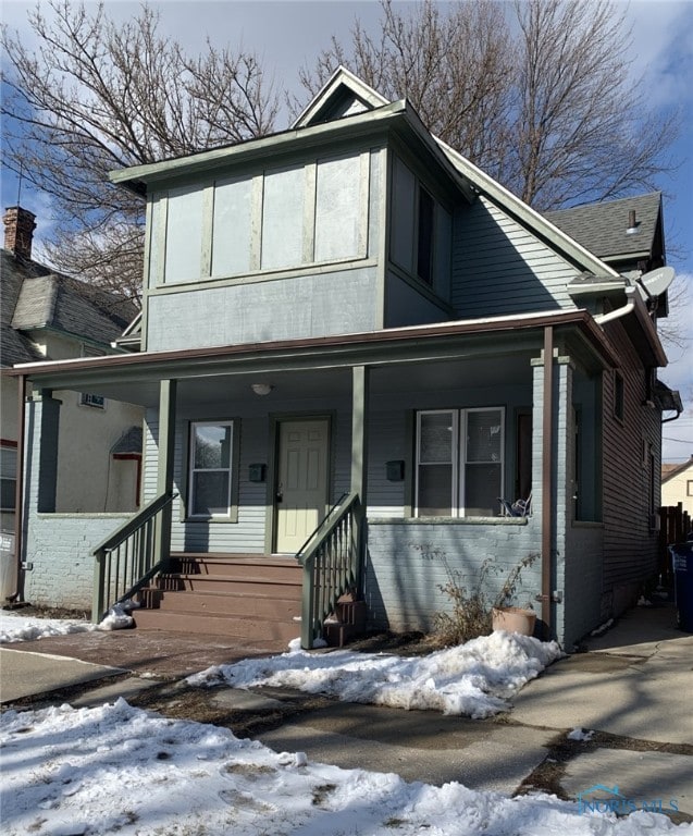 view of front of property featuring covered porch