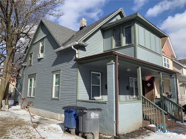 view of front of property featuring covered porch