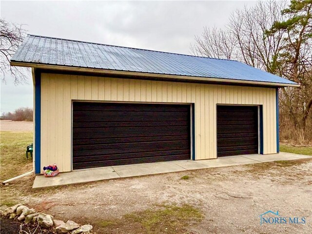 view of detached garage