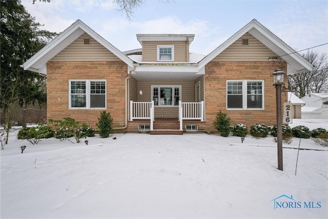 view of front of property featuring covered porch