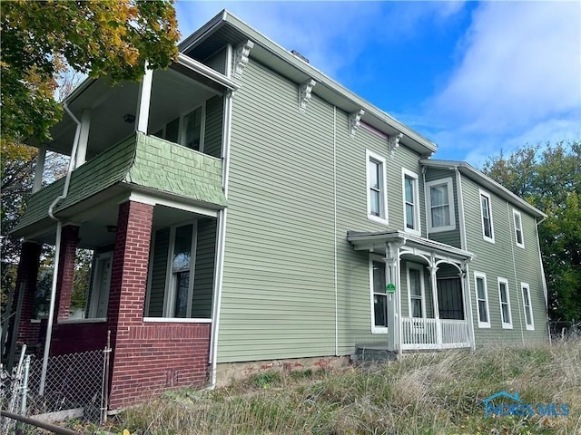 view of side of home featuring a balcony