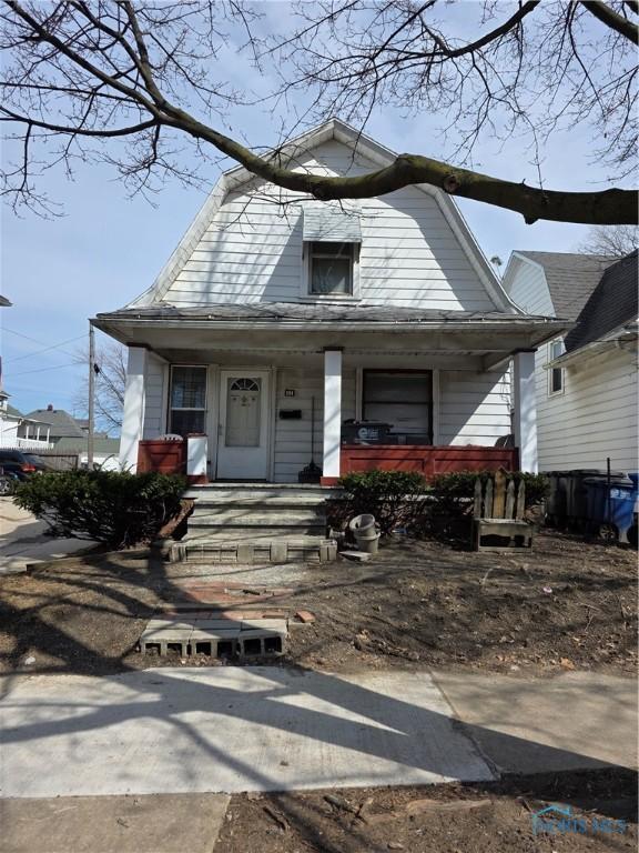 view of front of home featuring a gambrel roof and a porch