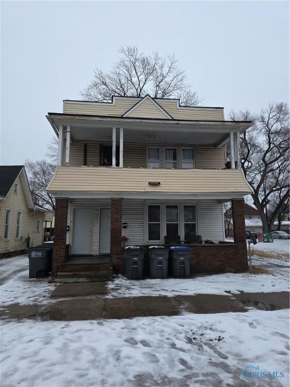 view of front property with a balcony