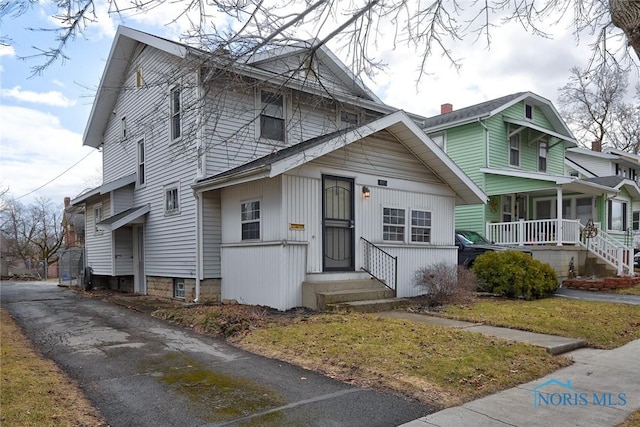 view of front of house featuring covered porch