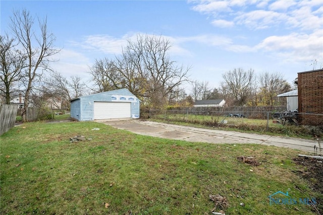 view of yard featuring a garage and an outdoor structure