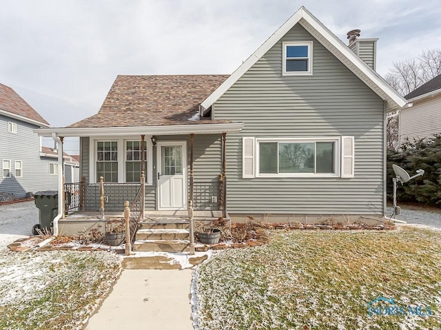 view of front of home with a front yard and covered porch