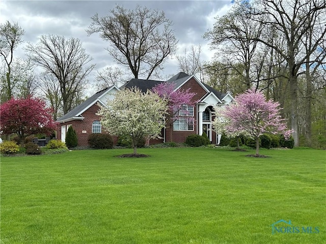 view of front of property with a front yard