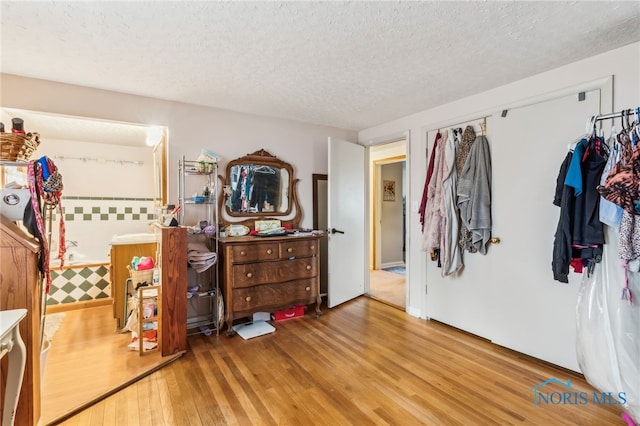 615 Lincolnshire Ln, Findlay, OH 45840 - bedroom with hardwood / wood-style flooring and a textured ceiling