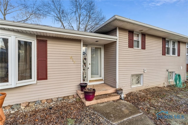 615 Lincolnshire Ln, Findlay, OH 45840 - view of property entrance