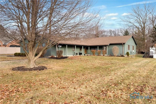 single story home featuring a front lawn