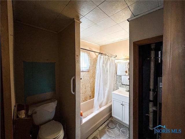 12356 Sylvania Metamora Rd, Berkey, OH 43504 - full bathroom featuring shower / tub combo with curtain, vanity, crown molding, and toilet