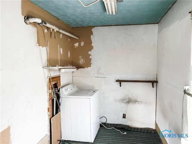 12356 Sylvania Metamora Rd, Berkey, OH 43504 - laundry room featuring washer / dryer