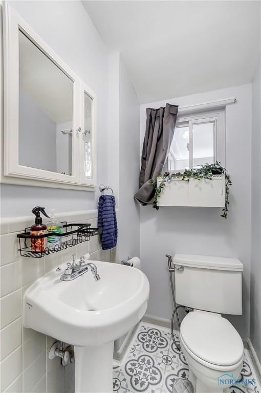 4811 Larkhaven Dr, Toledo, OH 43623 - half bath featuring toilet and baseboards