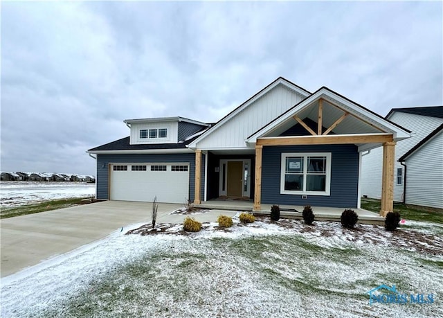 view of front of house with covered porch and driveway