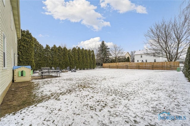 view of yard featuring fence