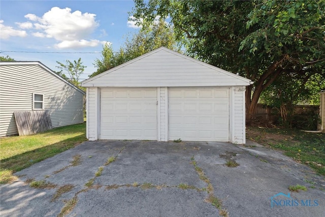 view of detached garage