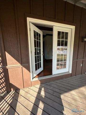 entrance to property with a wooden deck