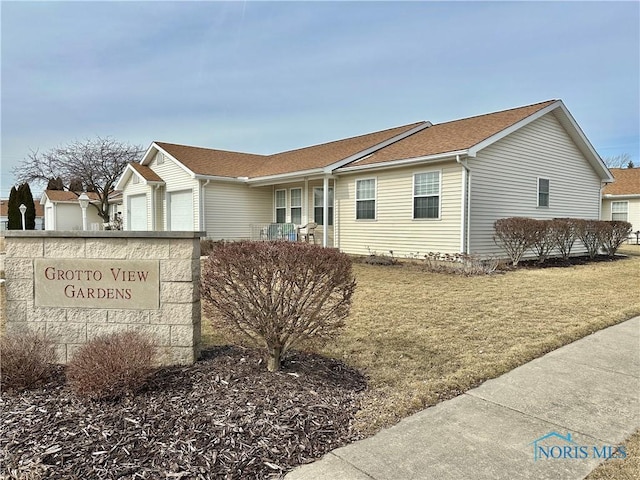 view of front facade featuring an attached garage and a front yard