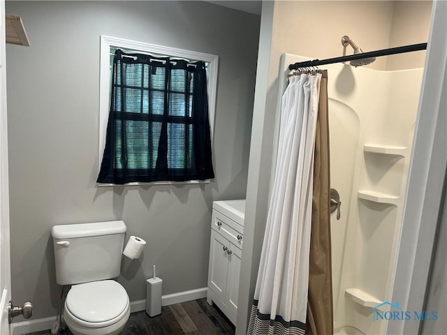 17020 State Route 2, Wauseon, OH 43567 - full bathroom featuring a shower with curtain, wood finished floors, baseboards, vanity, and toilet