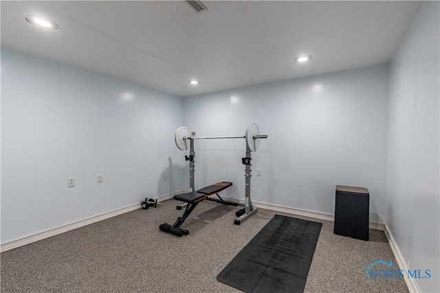 exercise area featuring carpet floors, recessed lighting, and baseboards