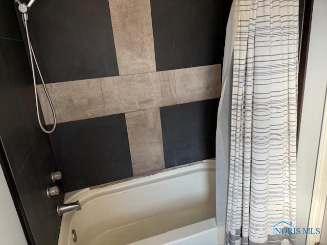 full bath with shower / bath combo with shower curtain