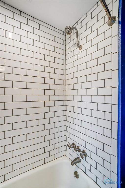 full bathroom with shower / washtub combination