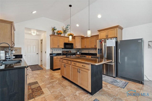 kitchen featuring stainless steel appliances, a sink, vaulted ceiling, backsplash, and dark countertops