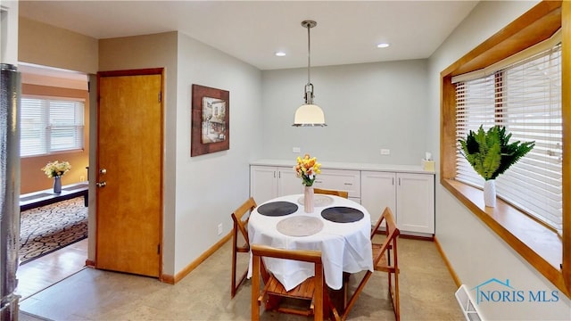 dining space featuring recessed lighting, visible vents, and baseboards